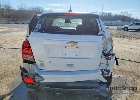 2018 Chevrolet Trax Ls z USA, uszkodzony, nr VIN KL7CJNSB4JB722709